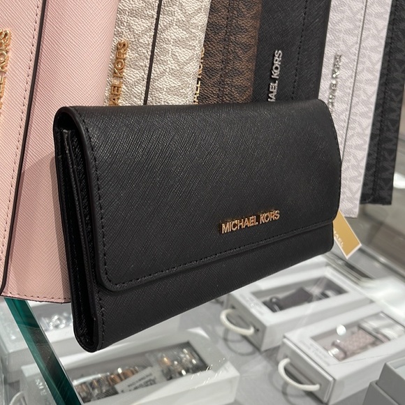 MICHAEL KORS JET SET TRAVEL LARGE TRIFOLD WALLET BLACK COLOR - Picture 16 of 16